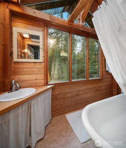 12825 SW Ober Beach Road, Vashon, WA 98070