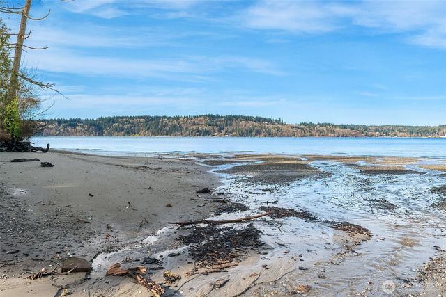 12825 SW Ober Beach Road, Vashon, WA 98070