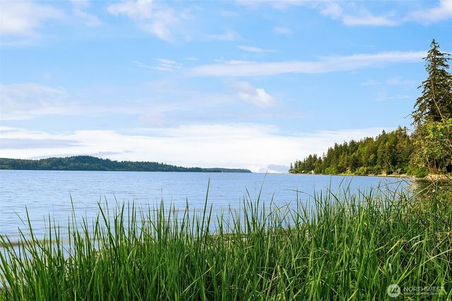 12825 SW Ober Beach Road, Vashon, WA 98070