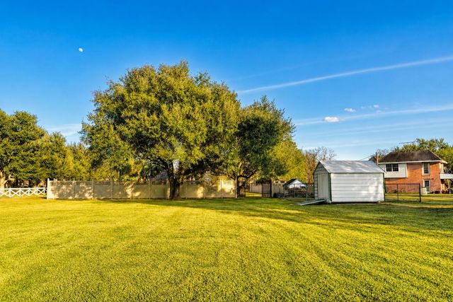 2742 Westchester Circle, Pearland, TX 77584