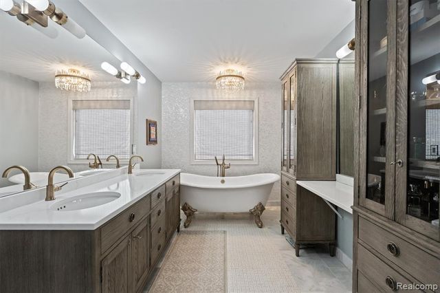 6789 Merrick Drive, Troy, MI 48098