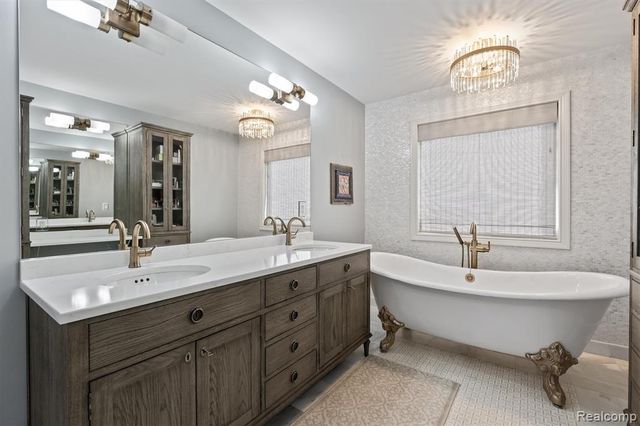 6789 Merrick Drive, Troy, MI 48098