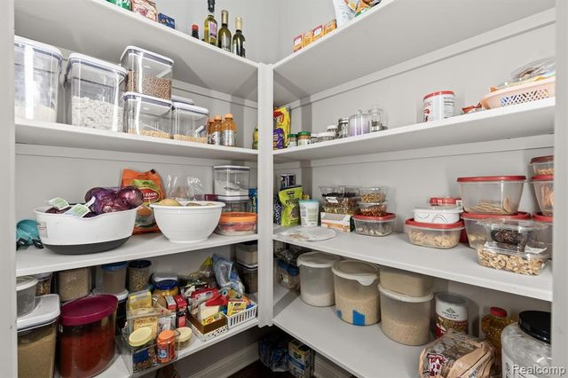 6789 Merrick Drive, Troy, MI 48098