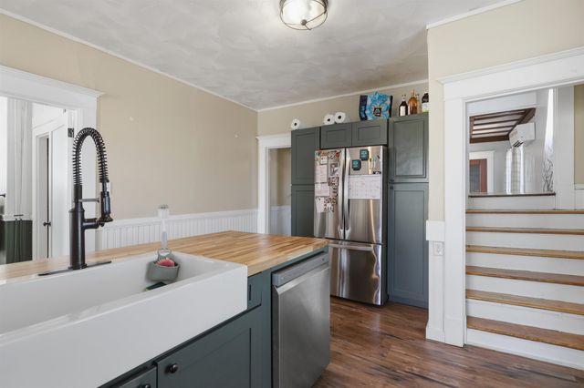 14 Pleasant Street, Plymouth, NH 03264