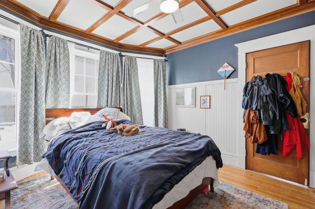 14 Pleasant Street, Plymouth, NH 03264