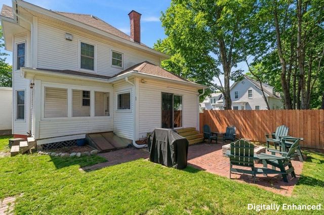 14 Pleasant Street, Plymouth, NH 03264