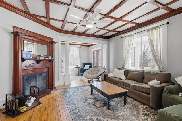 14 Pleasant Street, Plymouth, NH 03264