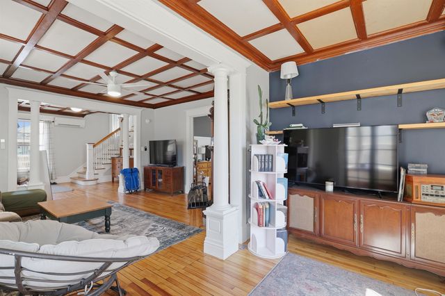 14 Pleasant Street, Plymouth, NH 03264