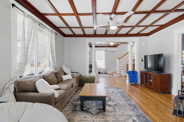 14 Pleasant Street, Plymouth, NH 03264