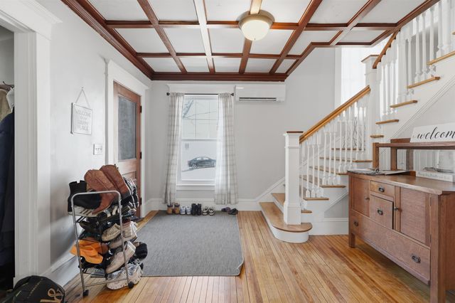 14 Pleasant Street, Plymouth, NH 03264