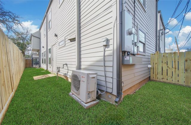 7407 Rusk Street B, Houston, TX 77011