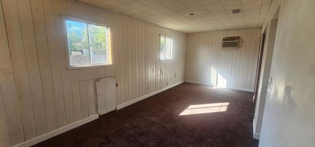 Image 11 of property listing at 3039 E Hedges Avenue, Fresno, CA 93703