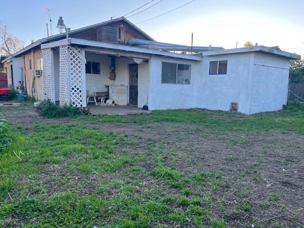 Image 14 of property listing at 3039 E Hedges Avenue, Fresno, CA 93703