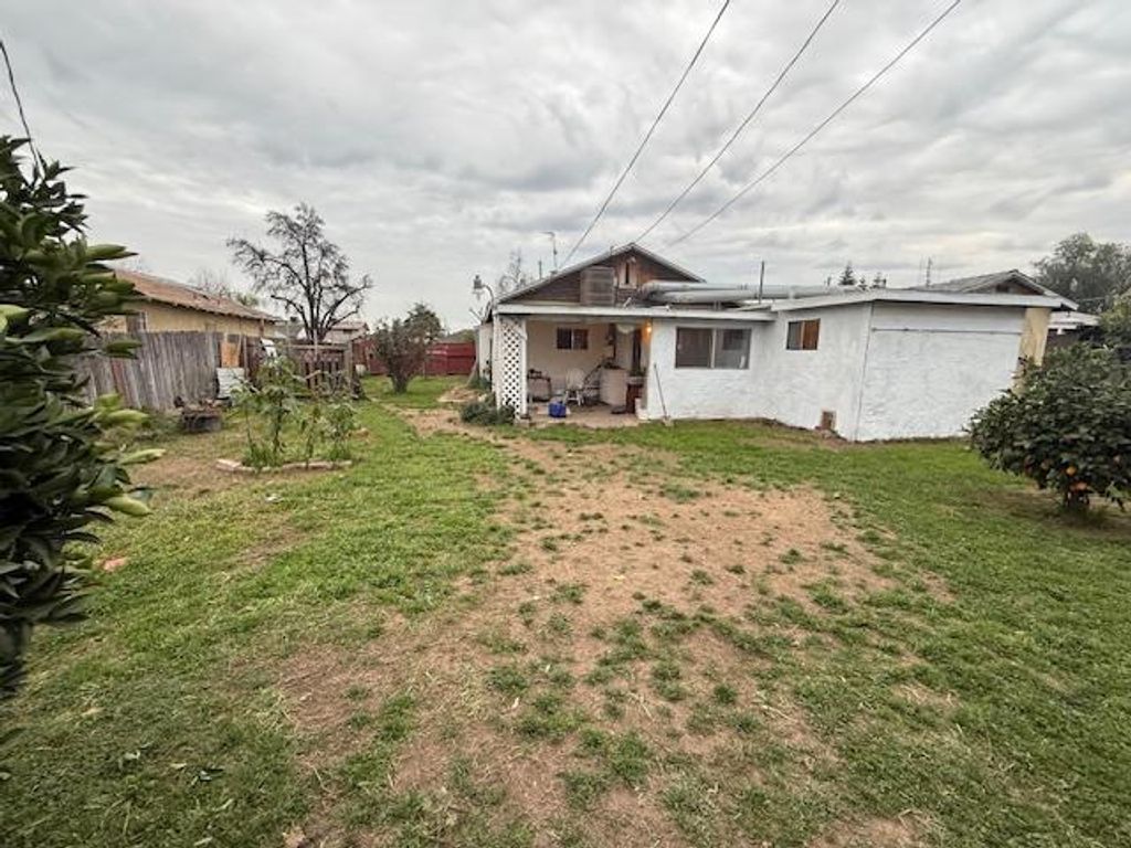 Image 15 of property listing at 3039 E Hedges Avenue, Fresno, CA 93703