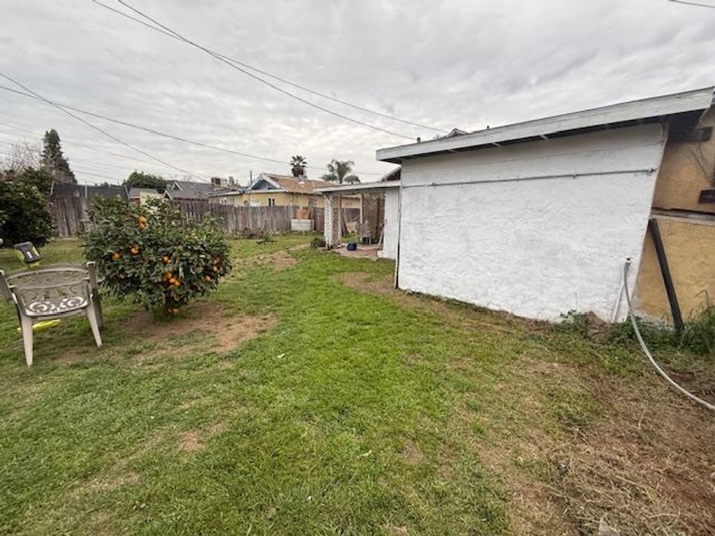 Image 17 of property listing at 3039 E Hedges Avenue, Fresno, CA 93703