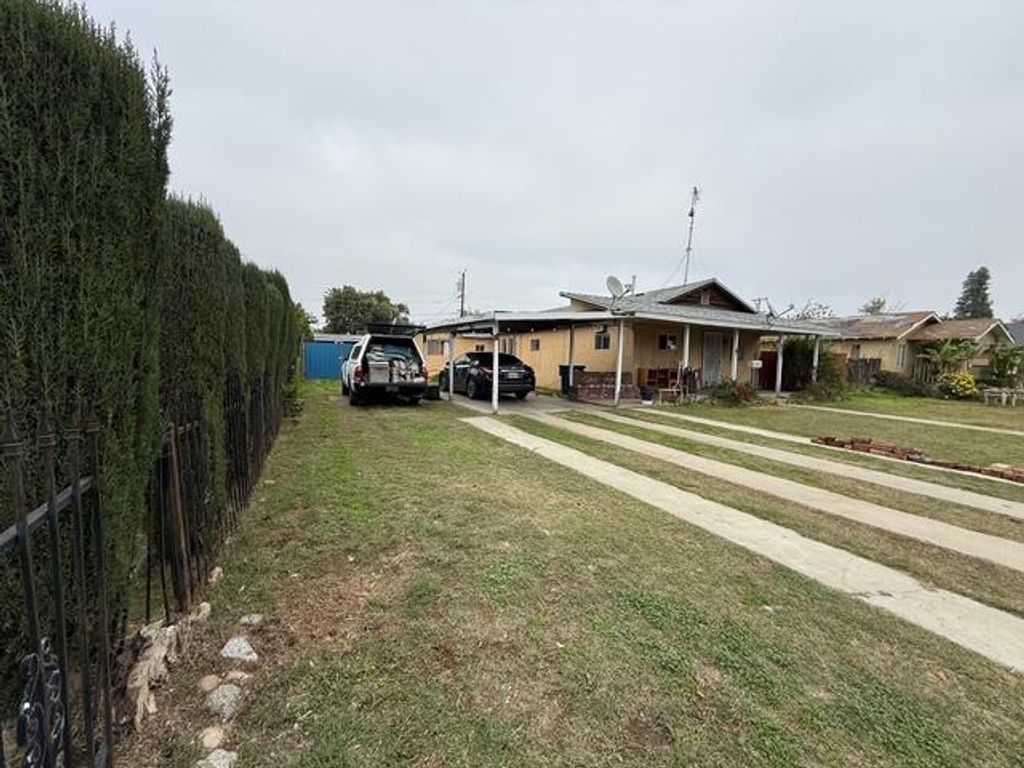 Image 2 of property listing at 3039 E Hedges Avenue, Fresno, CA 93703