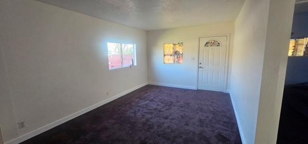 Image 3 of property listing at 3039 E Hedges Avenue, Fresno, CA 93703