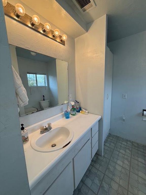 Image 7 of property listing at 3039 E Hedges Avenue, Fresno, CA 93703