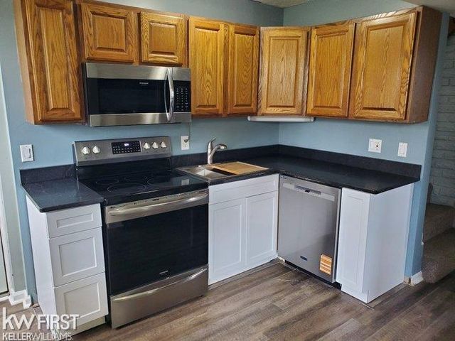 1227 Kingston Avenue, Flint, MI 48507