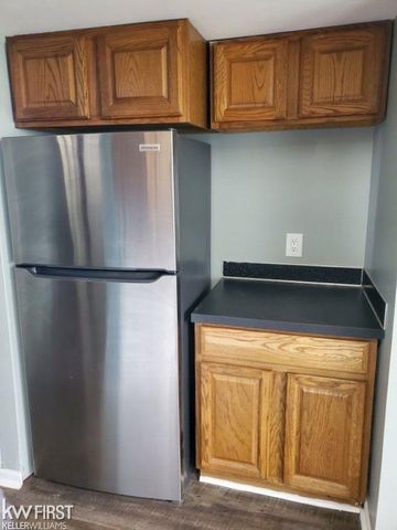 1227 Kingston Avenue, Flint, MI 48507
