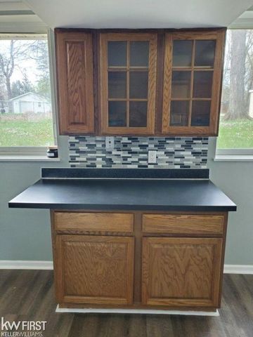 1227 Kingston Avenue, Flint, MI 48507