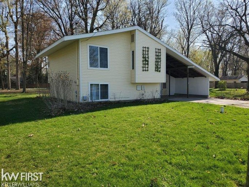 1227 Kingston Avenue, Flint, MI 48507