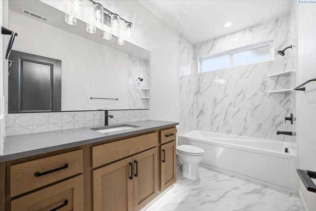 825 Thebes St, West Richland, WA 99353