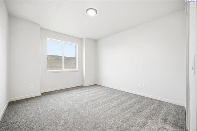 825 Thebes St, West Richland, WA 99353