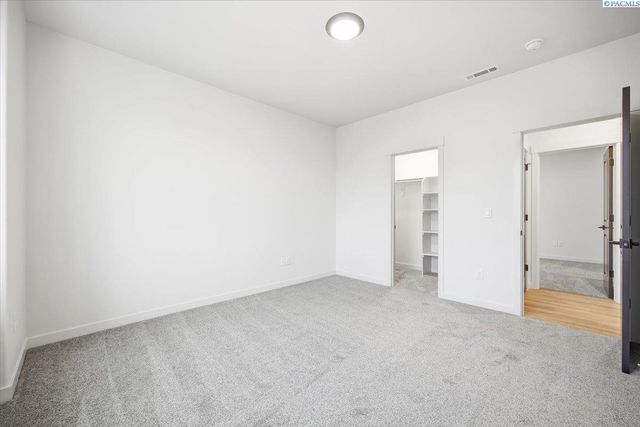 825 Thebes St, West Richland, WA 99353