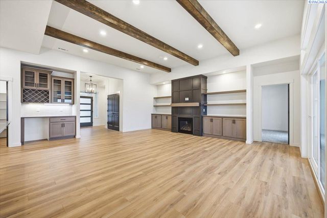 825 Thebes St, West Richland, WA 99353