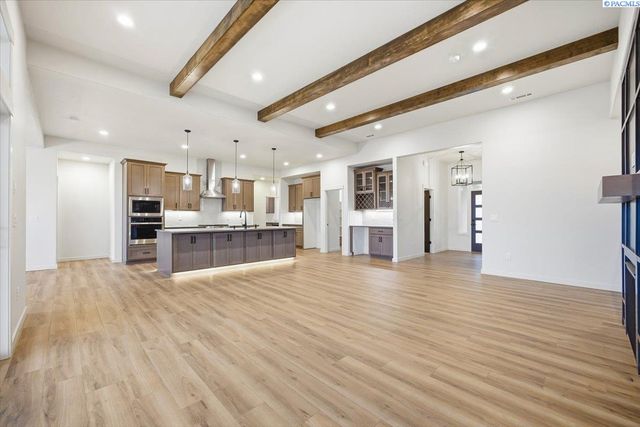 825 Thebes St, West Richland, WA 99353