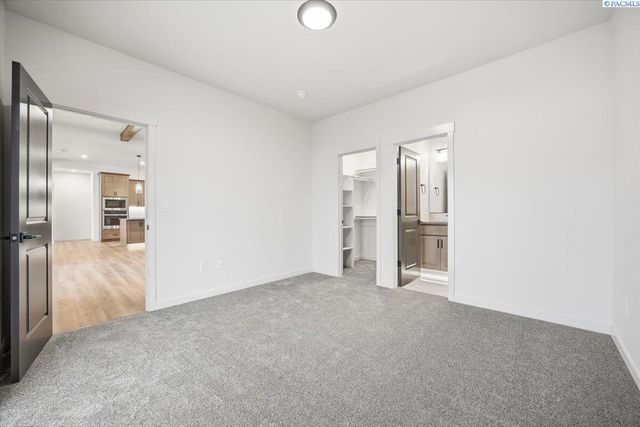 825 Thebes St, West Richland, WA 99353