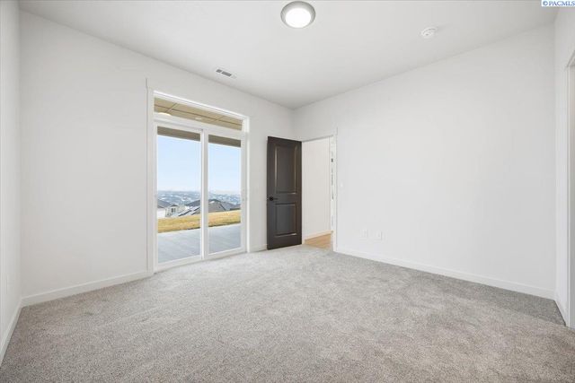 825 Thebes St, West Richland, WA 99353