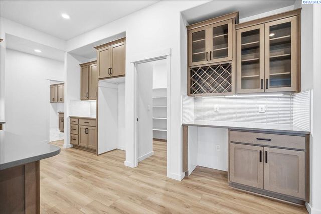 825 Thebes St, West Richland, WA 99353