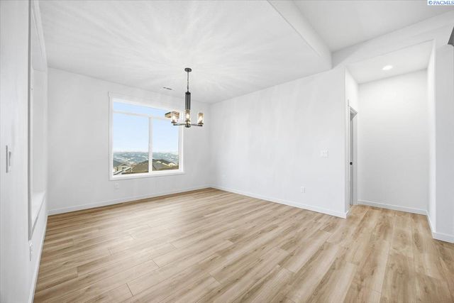 825 Thebes St, West Richland, WA 99353