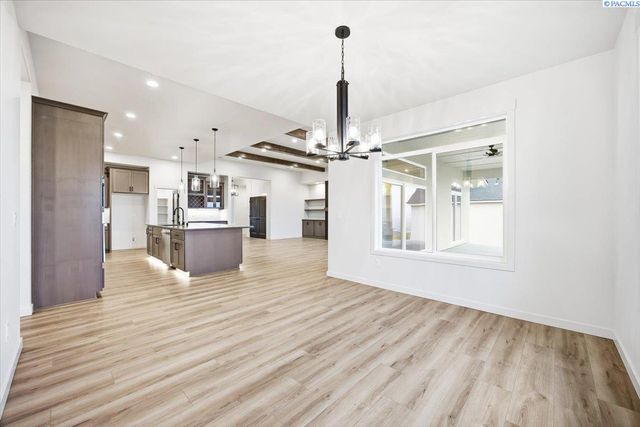 825 Thebes St, West Richland, WA 99353