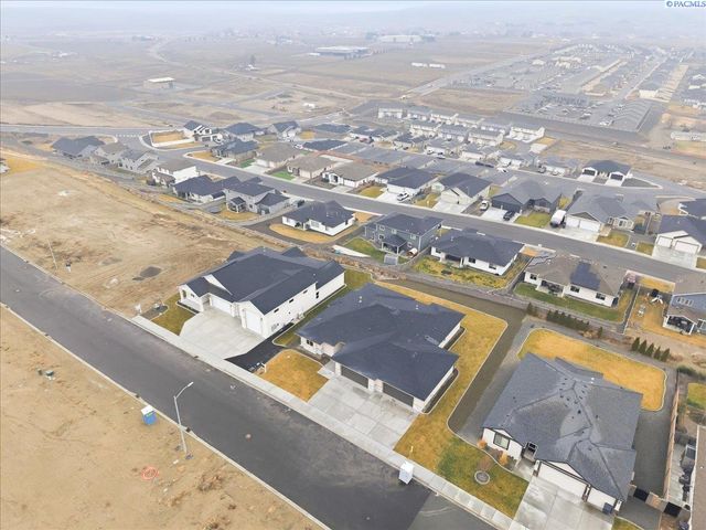 825 Thebes St, West Richland, WA 99353