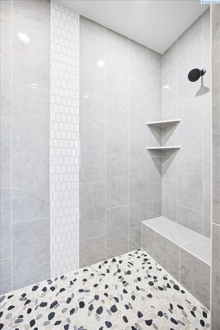 825 Thebes St, West Richland, WA 99353