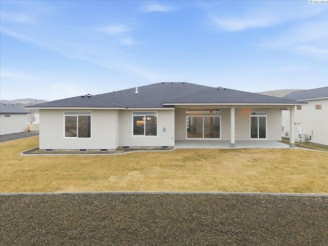 825 Thebes St, West Richland, WA 99353