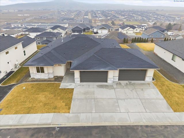 825 Thebes St, West Richland, WA 99353