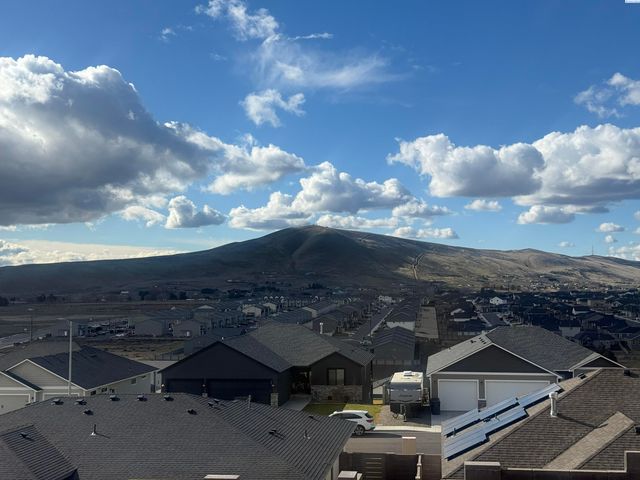 825 Thebes St, West Richland, WA 99353