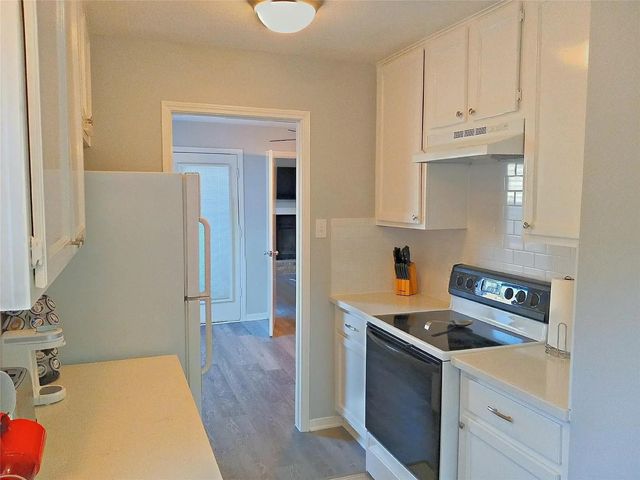 800 Country Place Drive 909, Houston, TX 77079