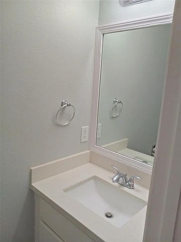 800 Country Place Drive 909, Houston, TX 77079