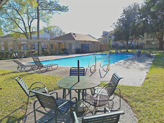 800 Country Place Drive 909, Houston, TX 77079