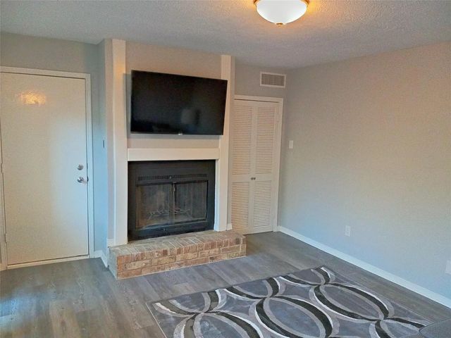 800 Country Place Drive 909, Houston, TX 77079