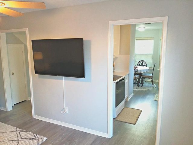 800 Country Place Drive 909, Houston, TX 77079