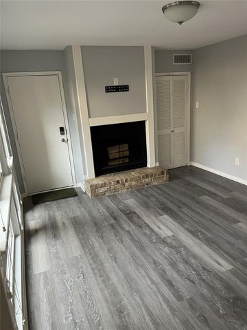 800 Country Place Drive 909, Houston, TX 77079