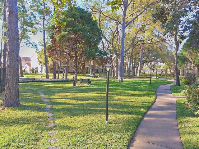 800 Country Place Drive 909, Houston, TX 77079