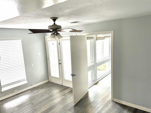 800 Country Place Drive 909, Houston, TX 77079