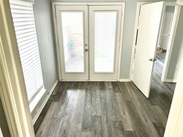 800 Country Place Drive 909, Houston, TX 77079